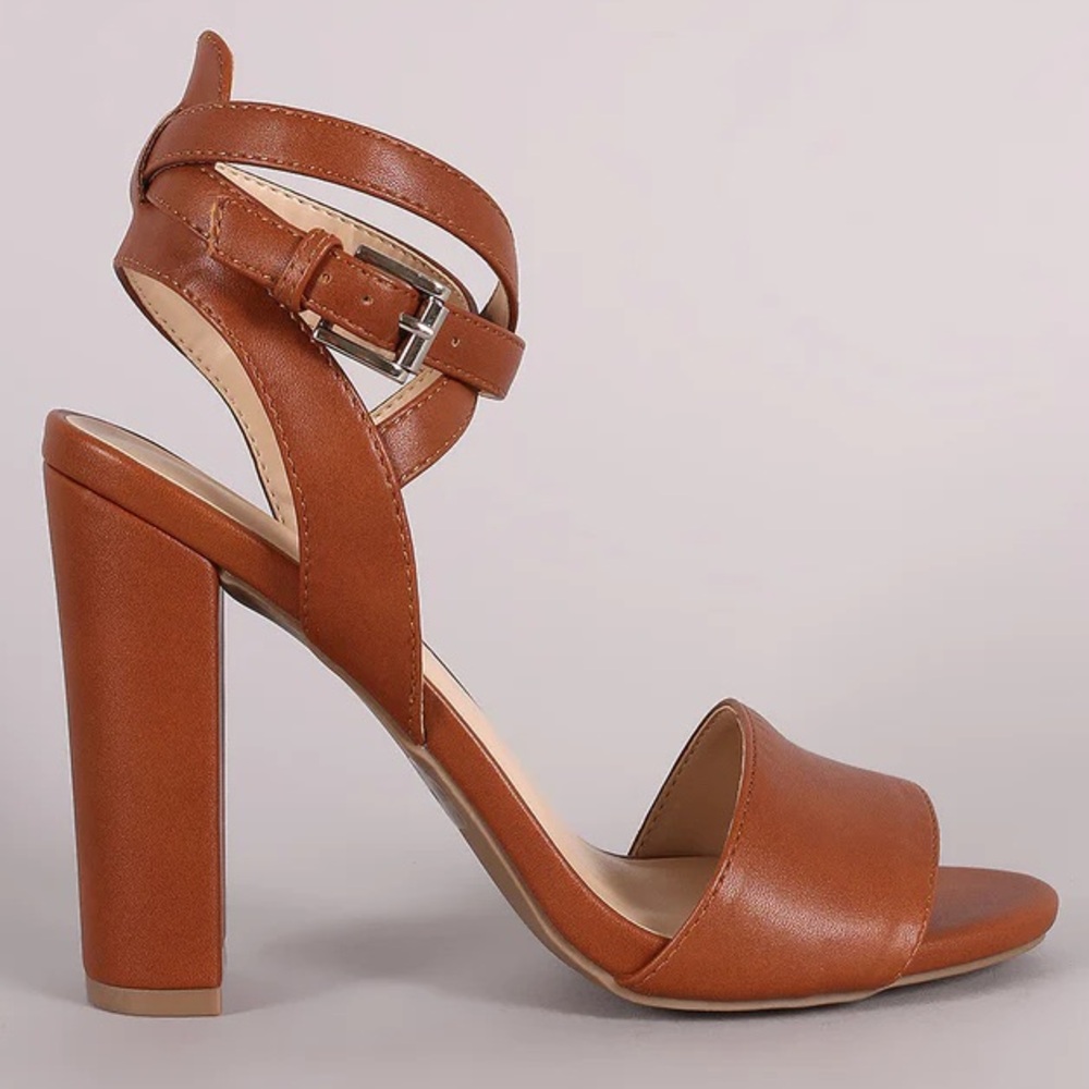 Wild Diva Lounge Crisscross Ankle Strap Chunky Heel sandals